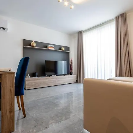 Apartment Bright And Spacious 2 Bedroom Penthouse *