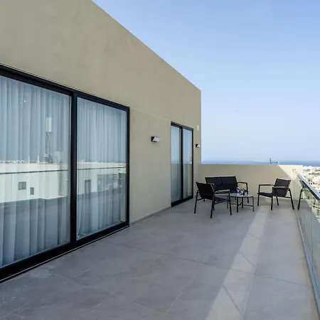 Bright And Spacious 2 Bedroom Penthouse Is-Swieqi