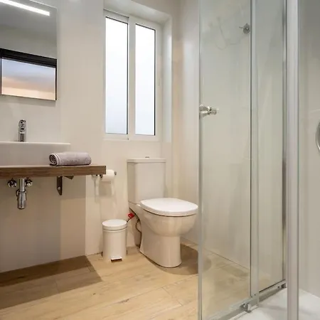 Bright And Spacious 2 Bedroom Penthouse